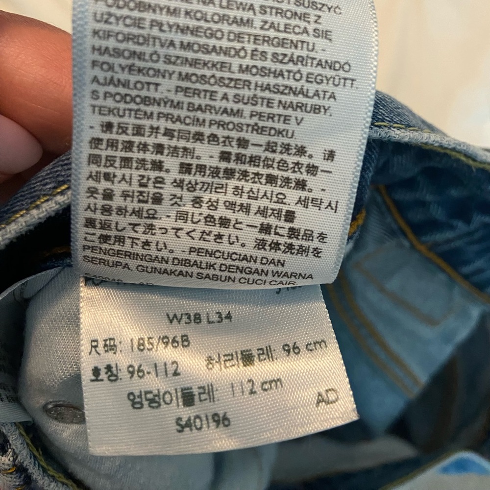Levi Jeans - Picture 2 of 3